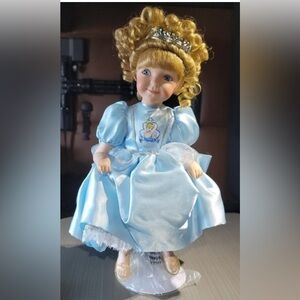 New vintage 2000 the Ashton-Drake 50th Anniversary Cinderella Doll, # 4015.